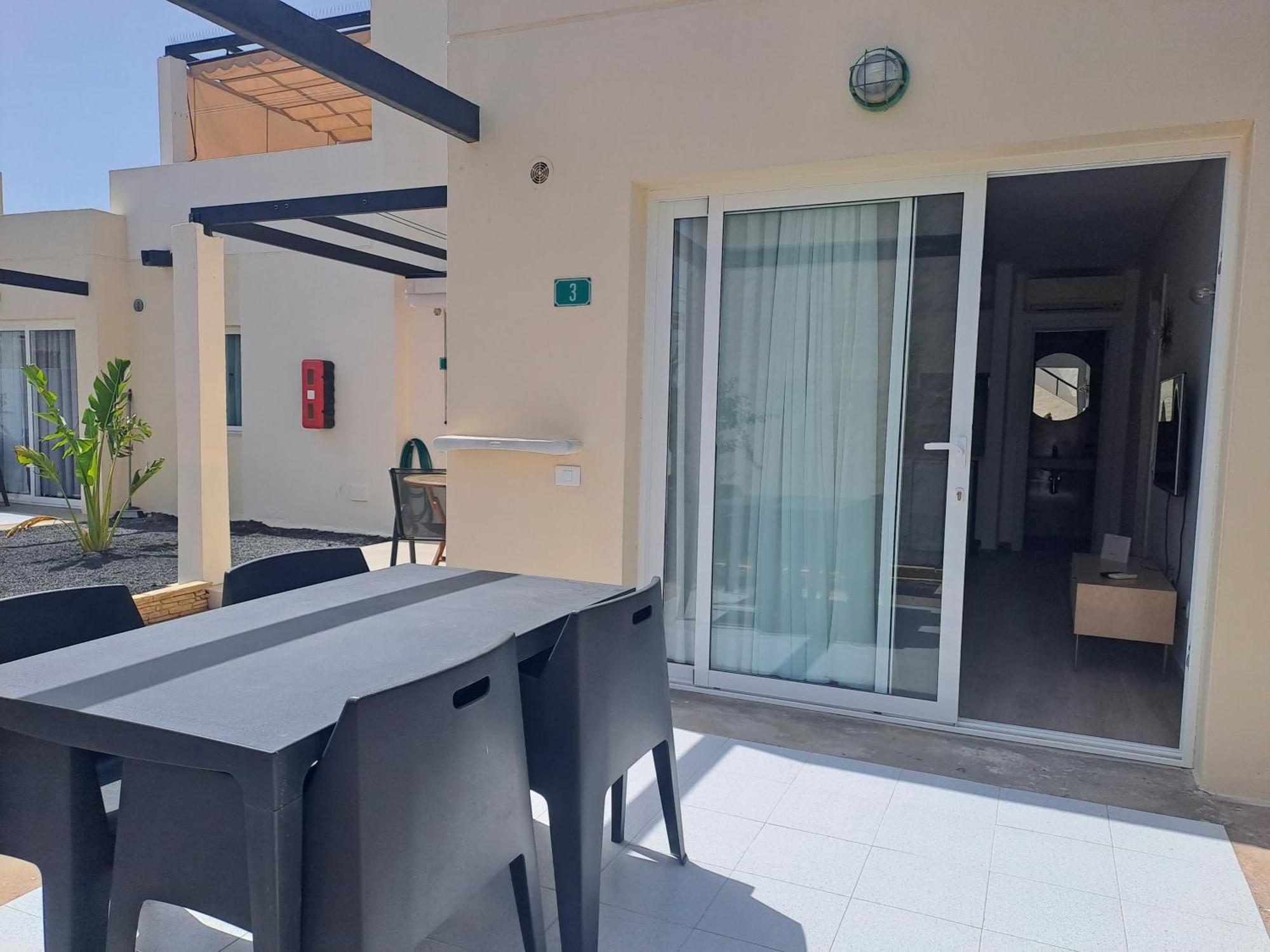 Homeforguest Apartamento Con Terraza Y Piscina En Corralejo Exterior photo